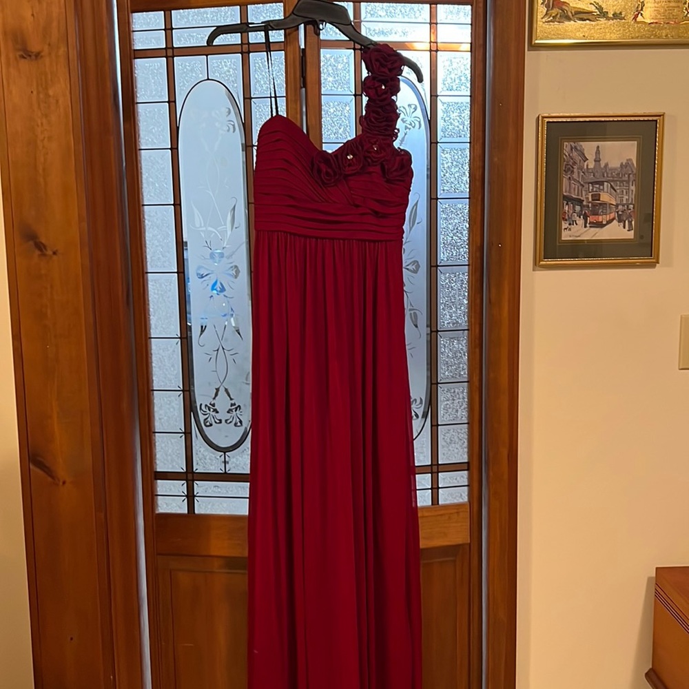 STUNNING RED DRESS WITH FLOWER DESIGN (9)